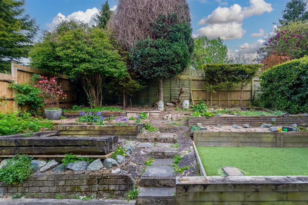 Flat-castleton-close-banstead-105.jpg