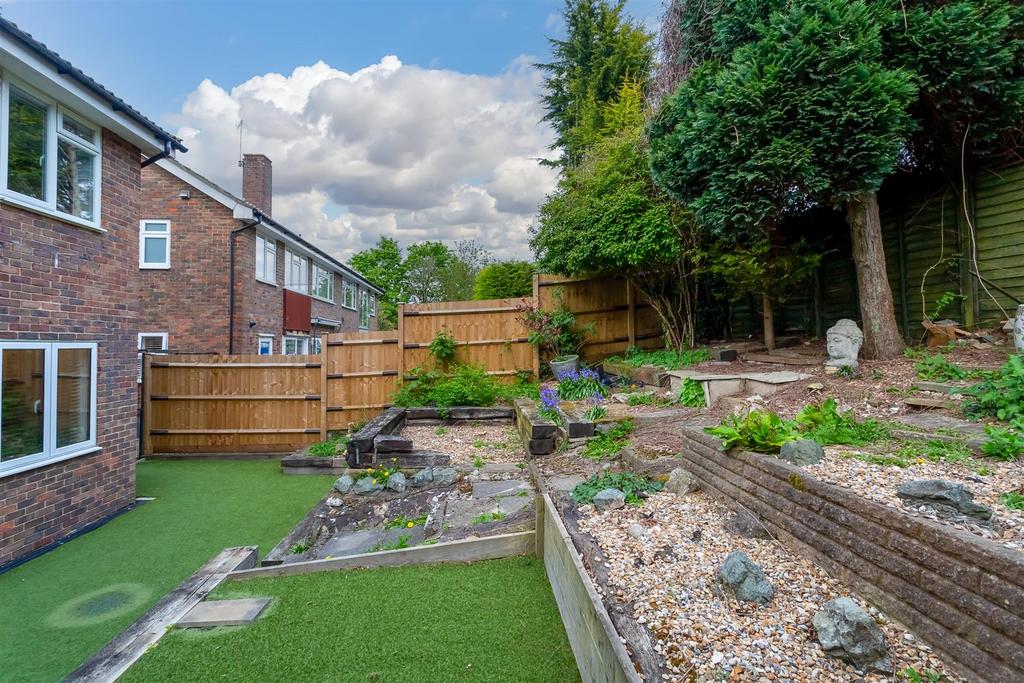 Flat-castleton-close-banstead-107.jpg