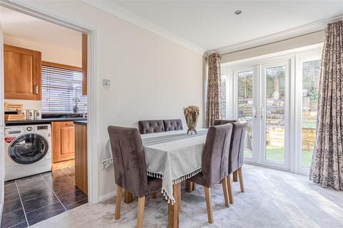 19 Castleton Close, Banstead, SM7 2JN