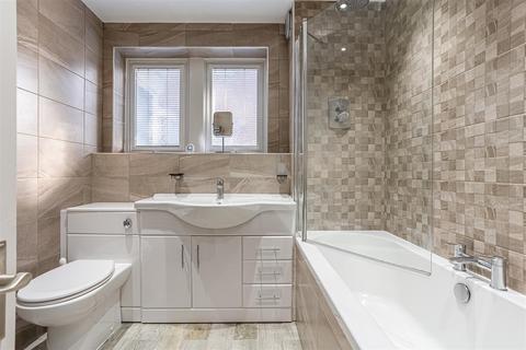 19 Castleton Close, Banstead, SM7 2JN