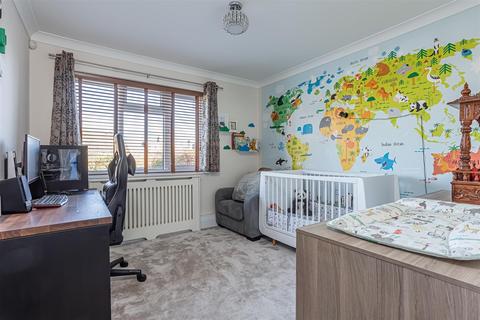 19 Castleton Close, Banstead, SM7 2JN