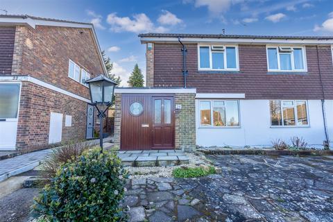 19 Castleton Close, Banstead, SM7 2JN