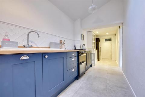 2 bedroom house for sale, South Undercliff, Rye