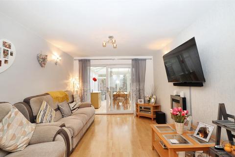 3 bedroom end of terrace house for sale, Farrant Way, Borehamwood