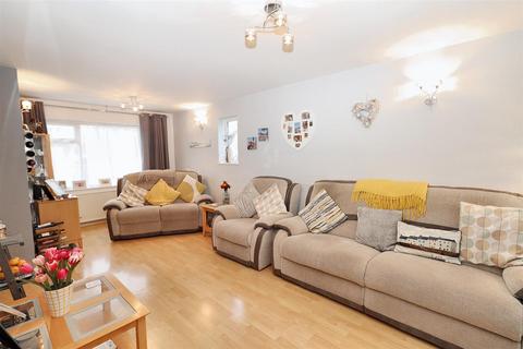 3 bedroom end of terrace house for sale, Farrant Way, Borehamwood