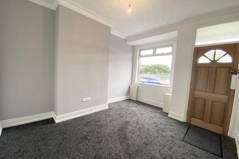 3 bedroom terraced house to rent, Station View, Stoke-On-Trent ST3