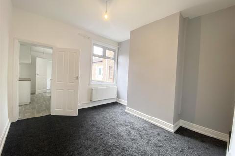 3 bedroom terraced house to rent, Station View, Stoke-On-Trent ST3