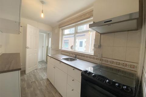 3 bedroom terraced house to rent, Station View, Stoke-On-Trent ST3