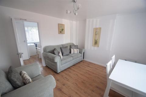 4 bedroom semi-detached house to rent, 7 Hallcroft Gardens