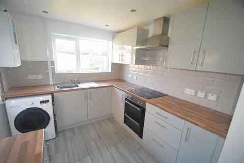 4 bedroom semi-detached house to rent, 7 Hallcroft Gardens