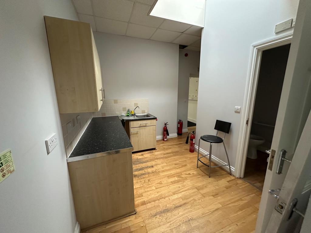 23 - Kitchen