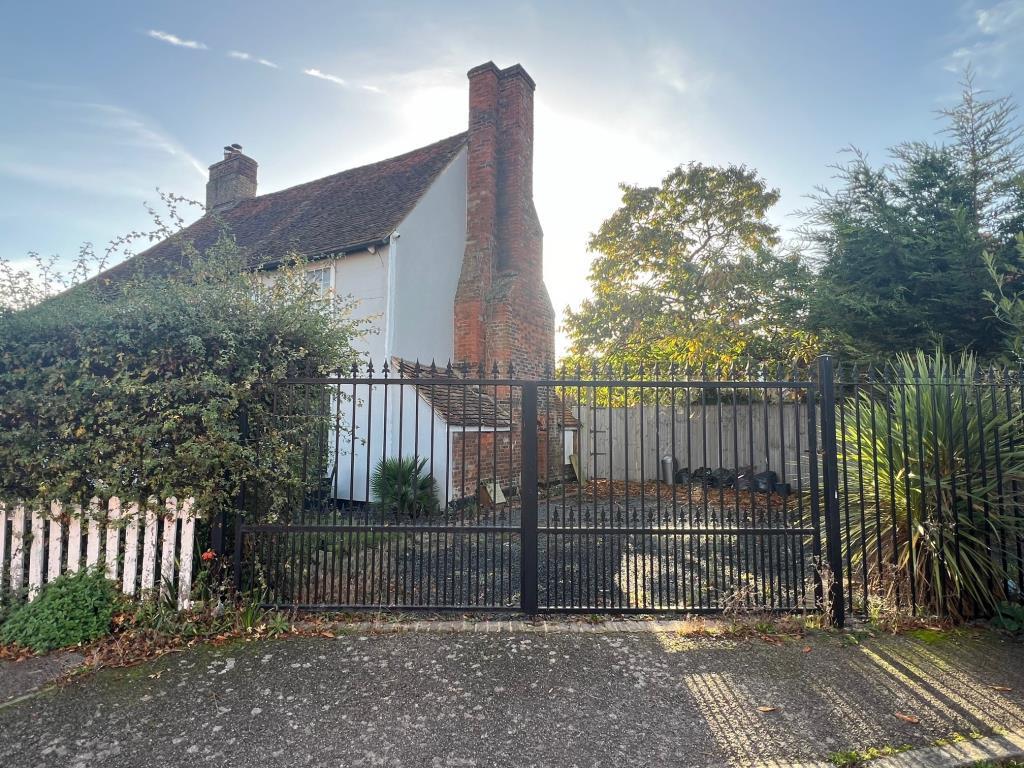 Gated access to driveway