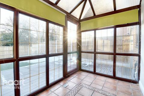 39 Heaton Gardens, Edlington, Doncaster, DN12 1SY