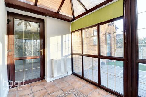 39 Heaton Gardens, Edlington, Doncaster, DN12 1SY
