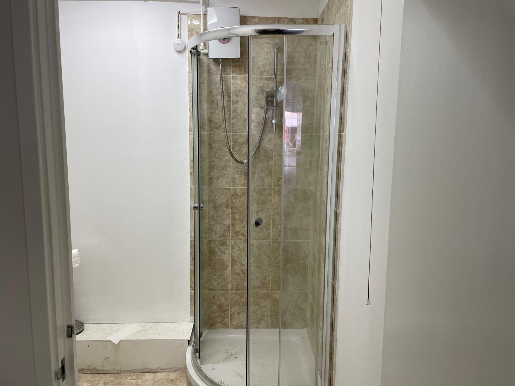 Shower room wit fitted unit