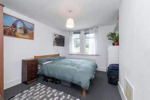 2 bedroom flat to rent, Croxted Road, London, SE24