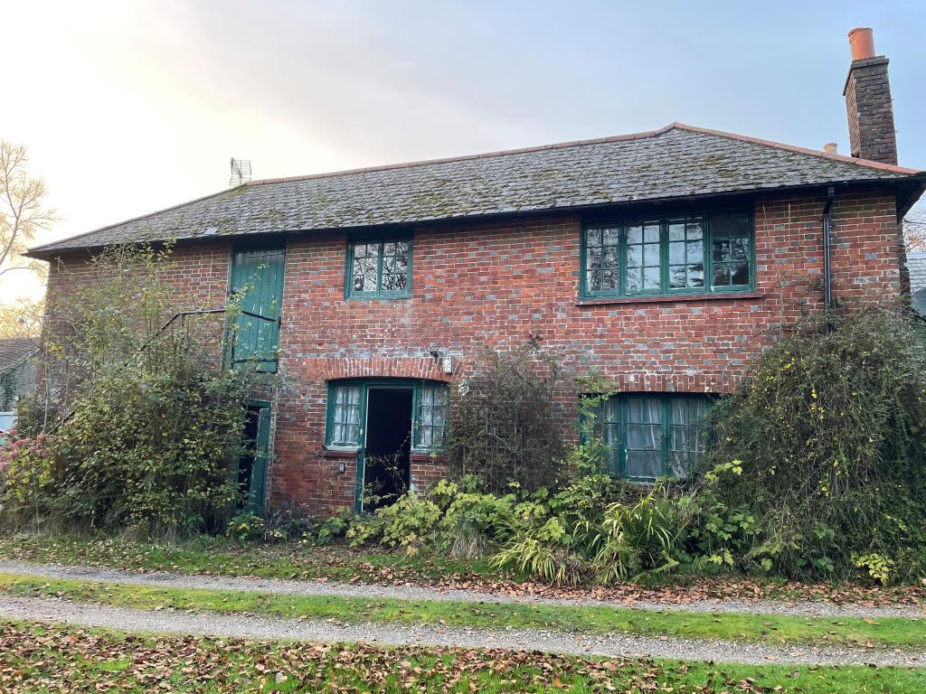 Front view of Cottage 3 with driveway