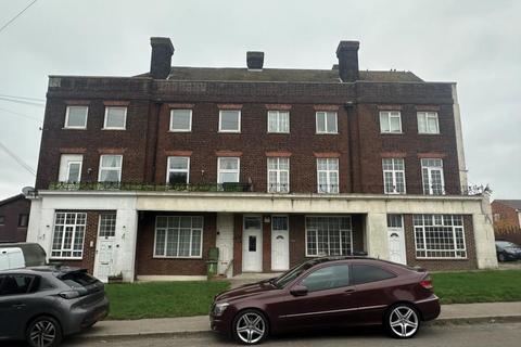 2 bedroom ground floor flat for sale, 2 Avery Court, Avery Way, Allhallows, Rochester, Kent