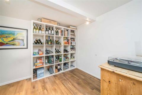 2 bedroom flat for sale, Cedars Road, Kingston Upon Thames KT1