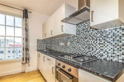 2 bedroom flat to rent, The Highway, London E1W