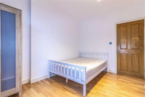 2 bedroom flat to rent, The Highway, London E1W