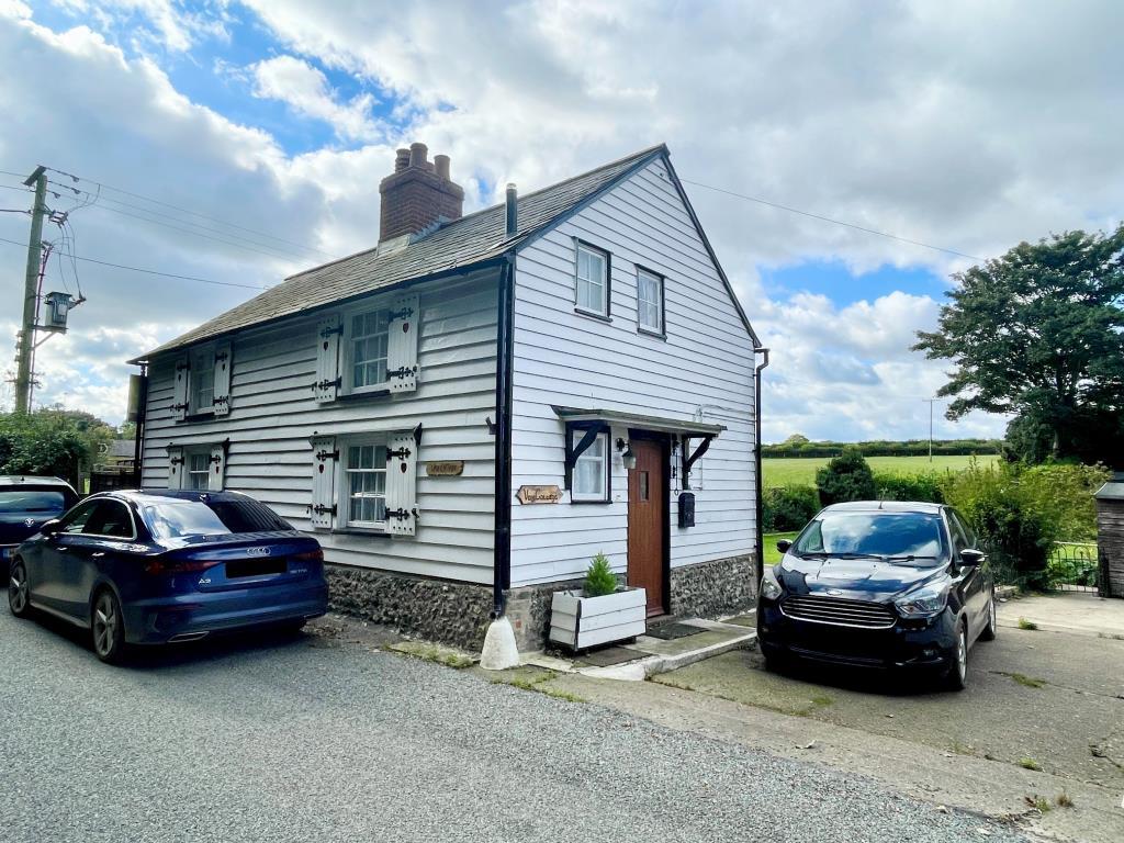 Detached cottage with driveway