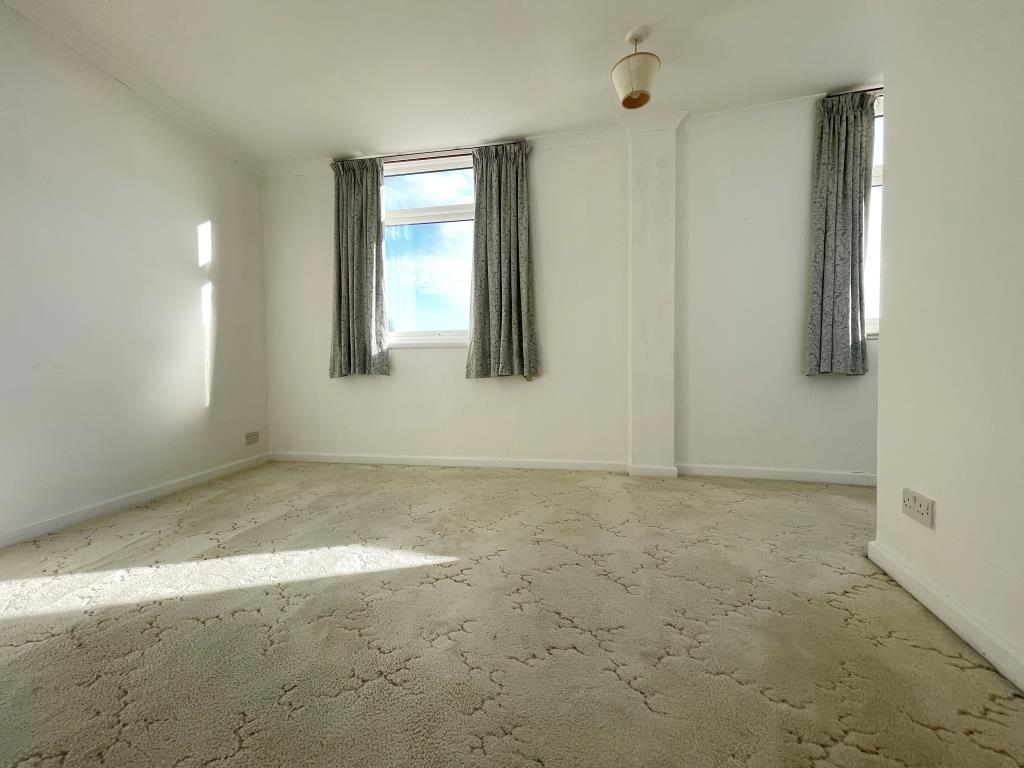 Main front bedroom with windows