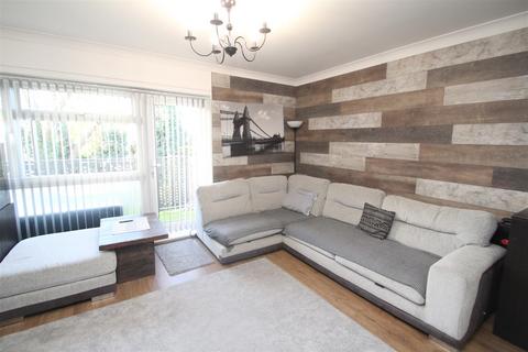 2 bedroom flat to rent, Underacres Close, Hemel Hempstead