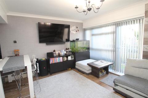 2 bedroom flat to rent, Underacres Close, Hemel Hempstead