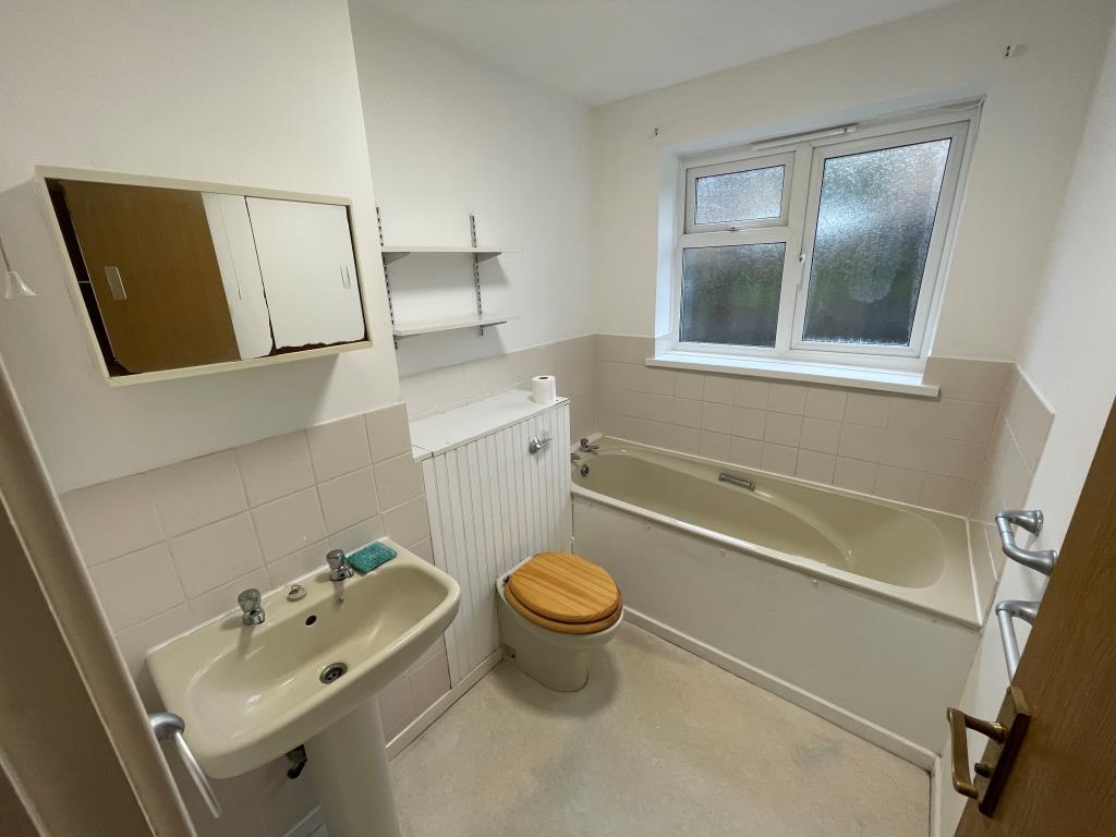 Bathroom with W.C.