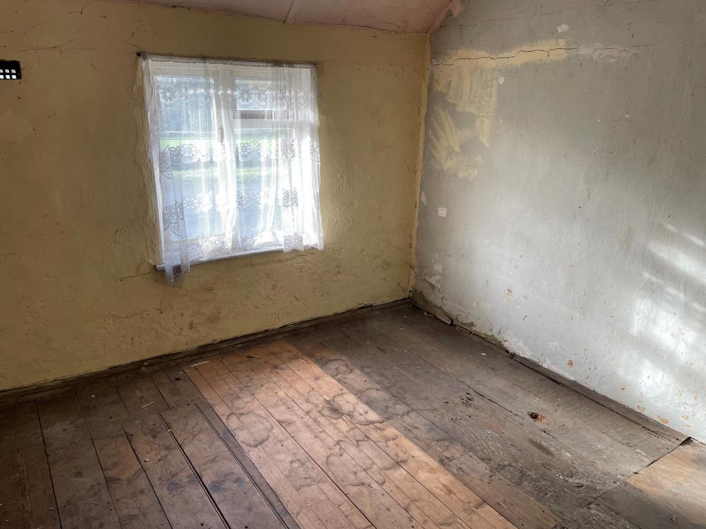 Middle bedroom 2