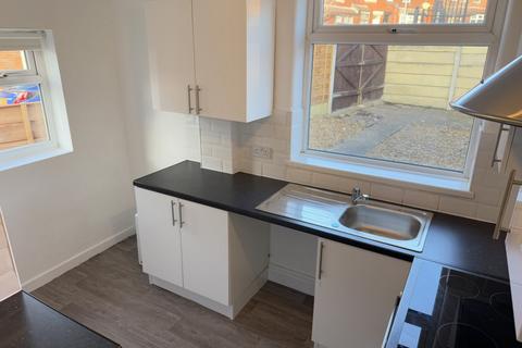 3 bedroom semi-detached house to rent, Ashley Lane, Moston