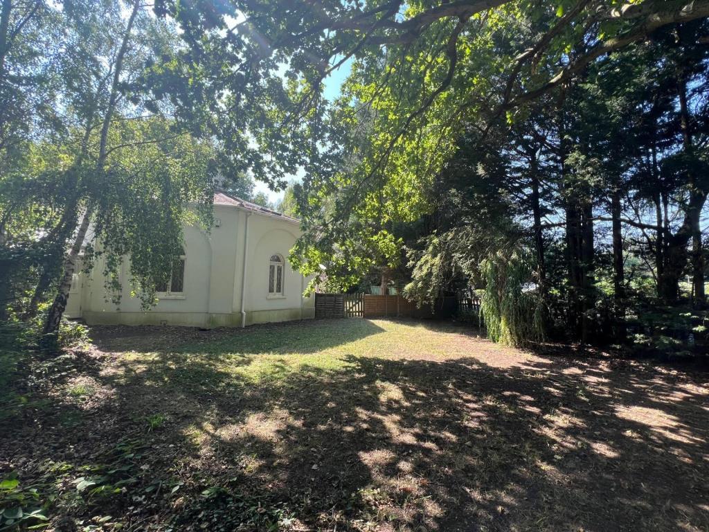 Octagon Lodge a four bedroom former gate house in