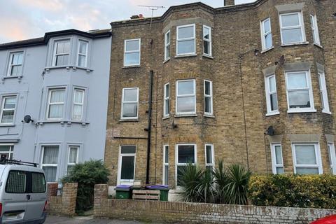 2 bedroom flat for sale, Ground Floor Flat, 48 Albert Road, Hythe, Kent