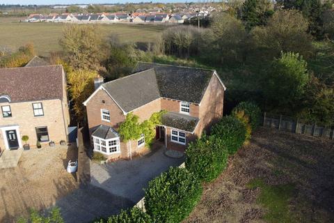 4 bedroom detached house for sale, Oaktree Close, Wimblington