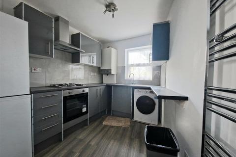 2 bedroom flat for sale, Ambleside Road, London