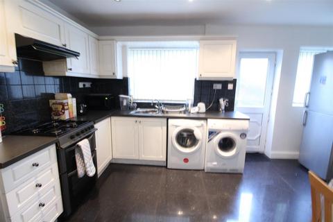 2 bedroom semi-detached house to rent, *£140pppw Excluding Bills* Abbey Bridge, Lenton, NG7 2NH