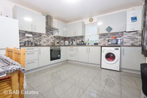 4 bedroom semi-detached house for sale, Longboat Row, Southall, UB1