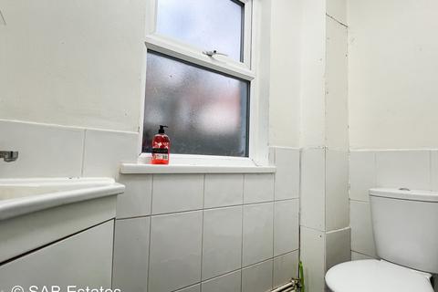 4 bedroom semi-detached house for sale, Longboat Row, Southall, UB1