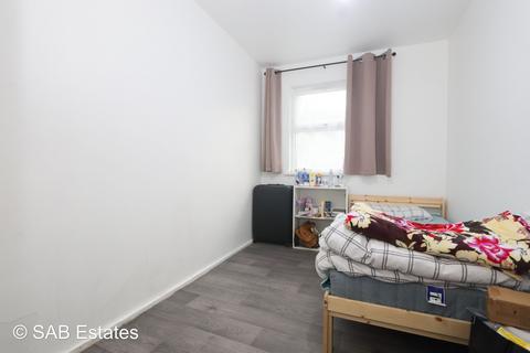 4 bedroom semi-detached house for sale, Longboat Row, Southall, UB1