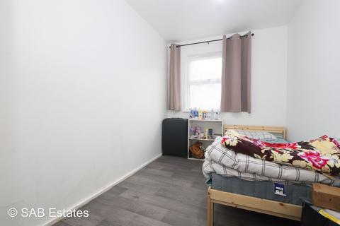 6 Longboat Row, Southall, UB1 2BE