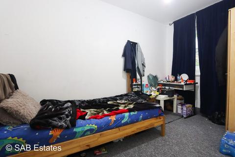 6 Longboat Row, Southall, UB1 2BE