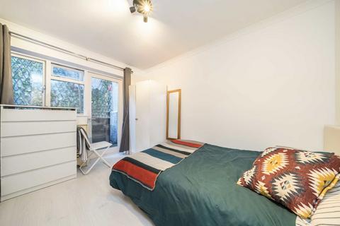 1 bedroom flat to rent, Kensington Gardens Square, London W2