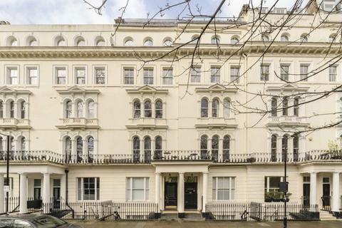 1 bedroom flat to rent, Kensington Gardens Square, London W2