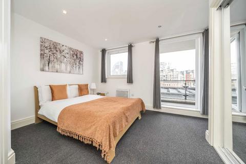 2 bedroom flat for sale, Smugglers Way, London SW18