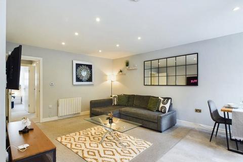 1 bedroom apartment to rent, Overstone Gardens, London, W6