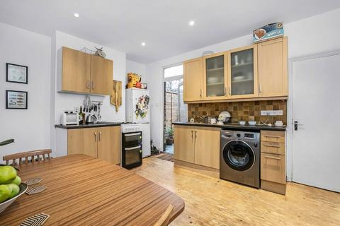 2 bedroom house to rent, Hichisson Road, London SE15