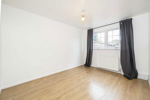 3 bedroom detached house to rent, Scylla Road, London SE15