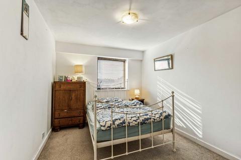 2 bedroom flat to rent, Marmont Road, London SE15