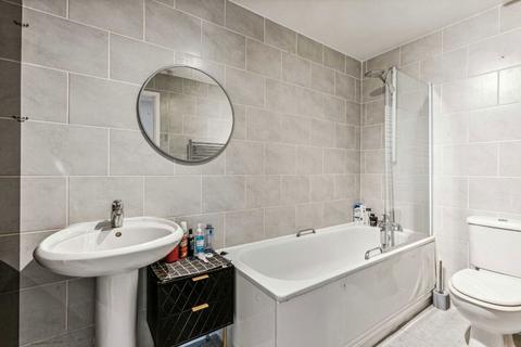 2 bedroom flat to rent, Marmont Road, London SE15